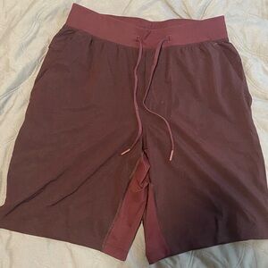 Lululemon Medium Pace Breaker shorts 7”